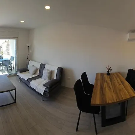 East Apartment Makarska