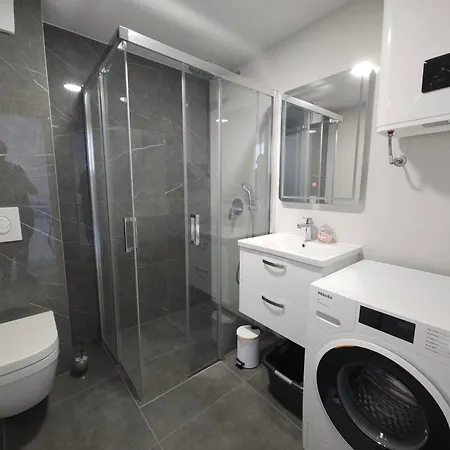 East Apartment Makarska
